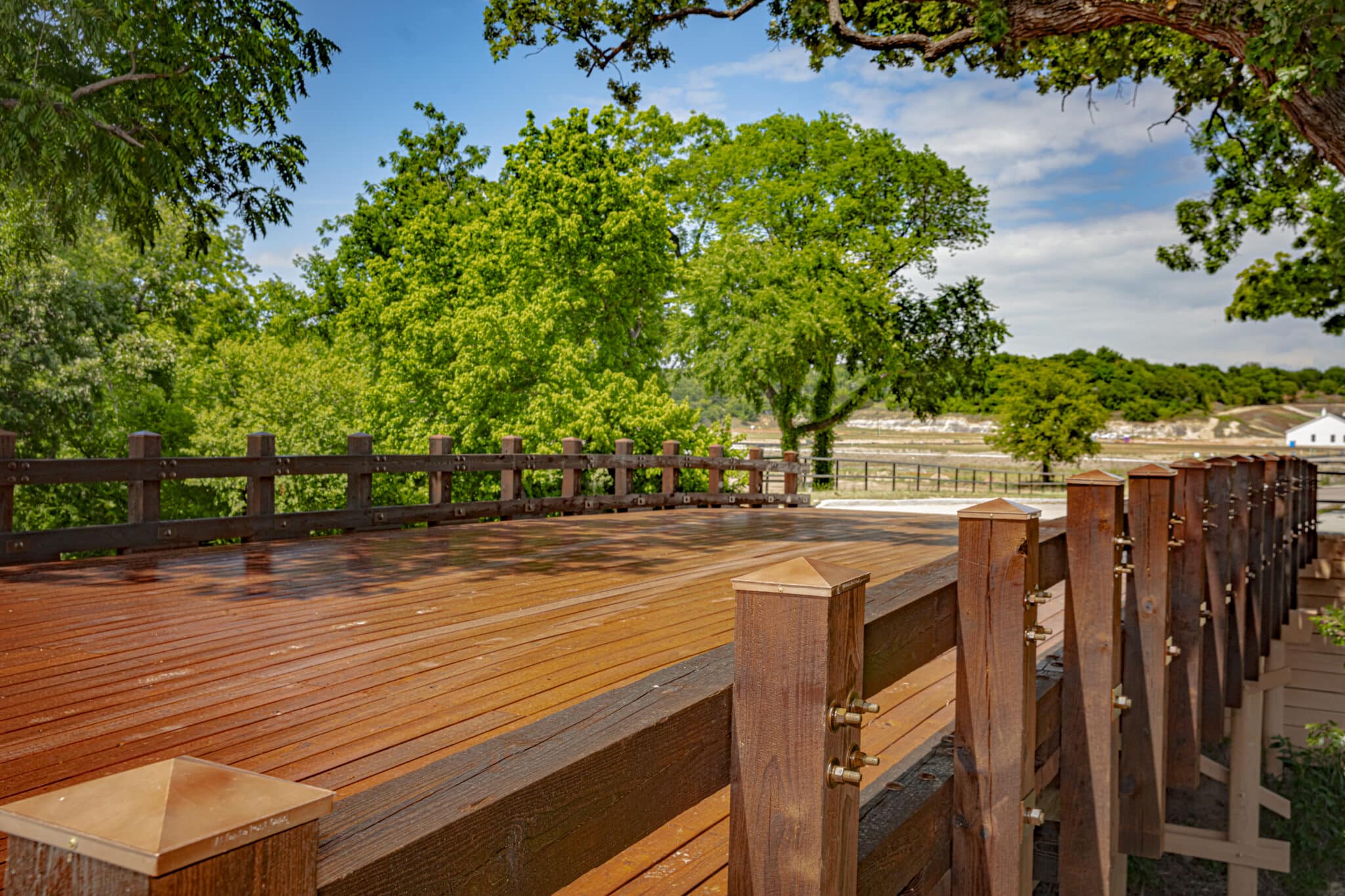 Willow Park North guide posts and railing.